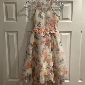 Beautiful girls flower and embroidery dress size 12. Worn 1 time. New condition.